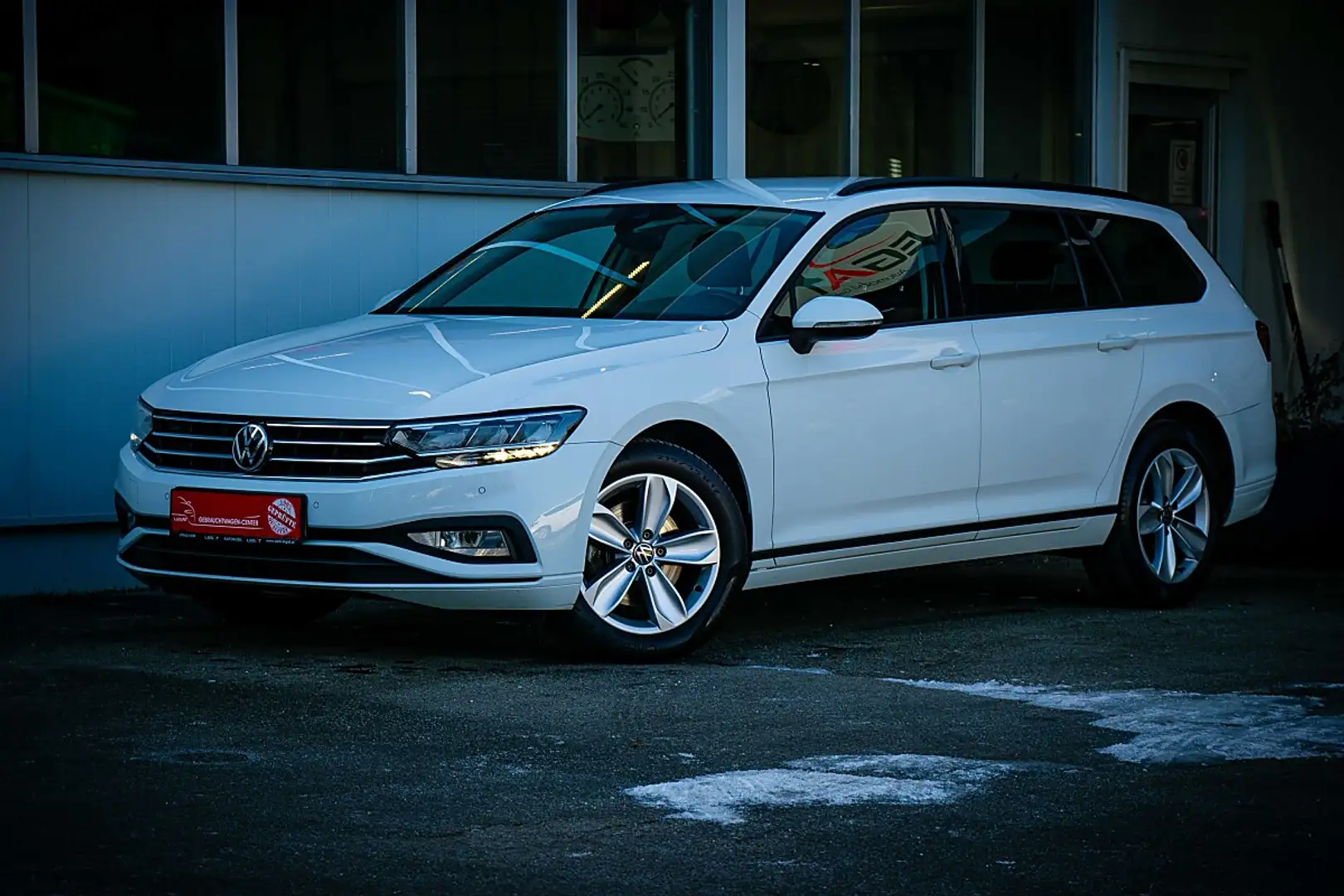 Volkswagen Passat Variant 2,0 SCR TDI DSG *NAVI*KAMERA*LED* Weiß - 2