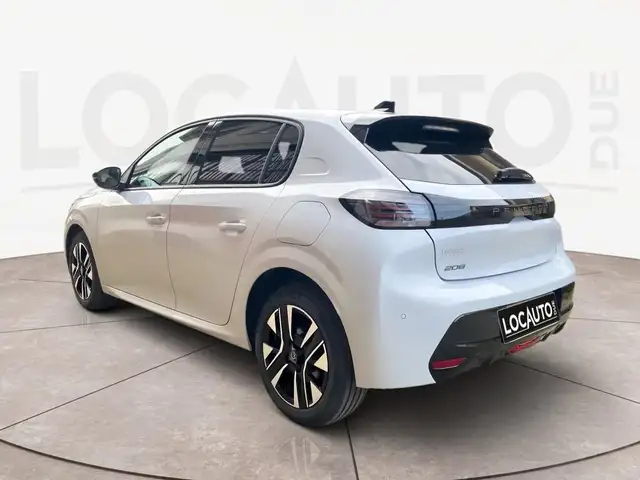 Peugeot 208 view 5