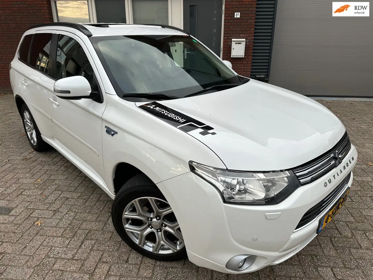 Mitsubishi Outlander 2.0 PHEV Instyle+ / Pano / Leder / Camera / PDC Blanco - 1