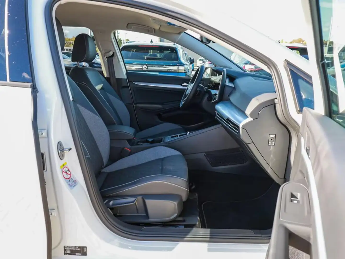 Volkswagen Golf 1.5 eTSI GOAL DSG ACC LED Bianco - 2