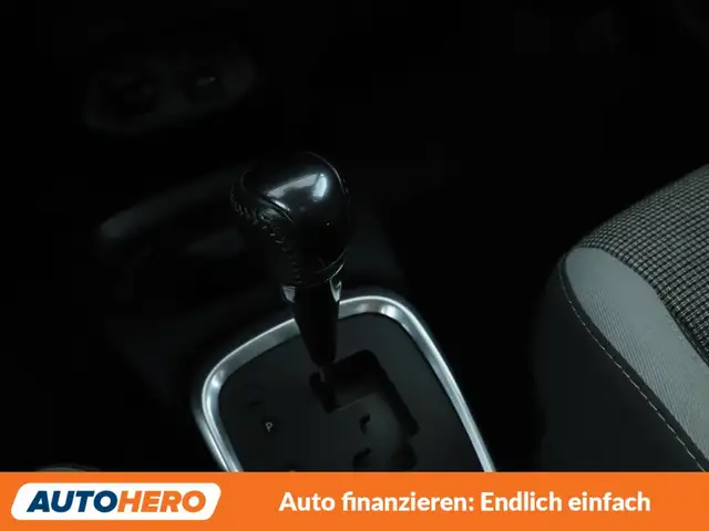 Toyota Yaris view 24