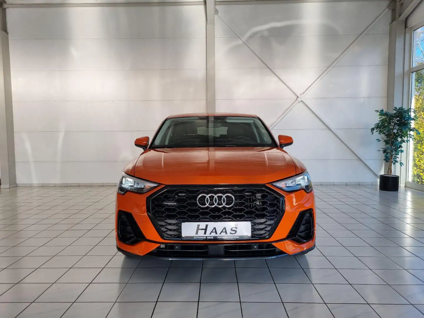 Audi Q3 Sportback 35 TDI quattro S line Оранжевий - 2