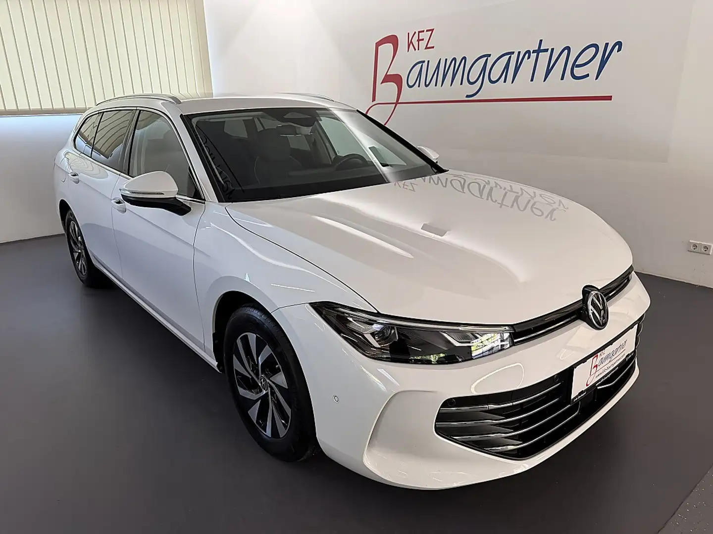 Volkswagen Passat Variant 2.0TDI DSG Neumodell *LED*NAVI*ACC*AHK*Alcantar... Weiß - 1