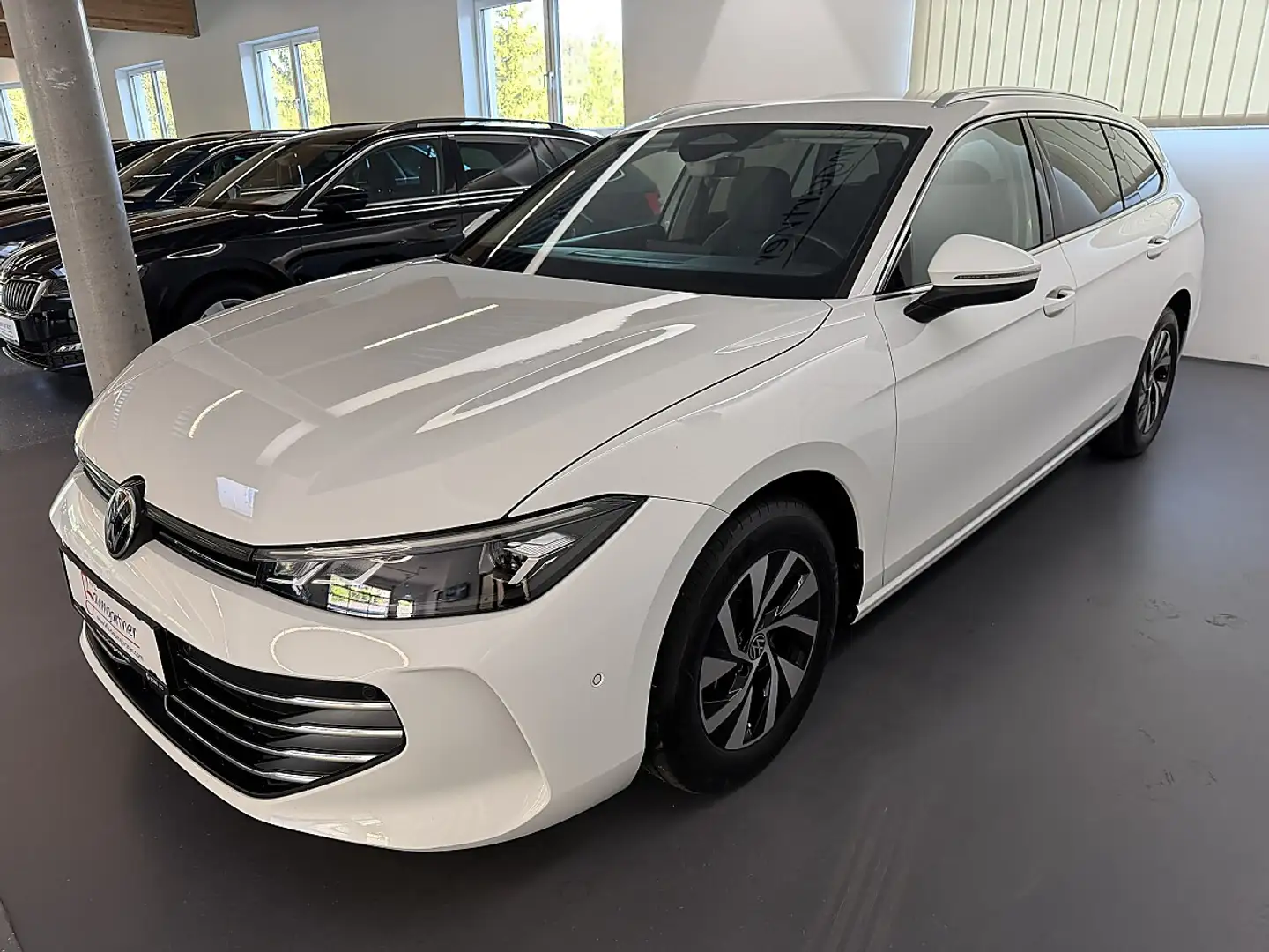 Volkswagen Passat Variant 2.0TDI DSG Neumodell *LED*NAVI*ACC*AHK*Alcantar... Weiß - 2