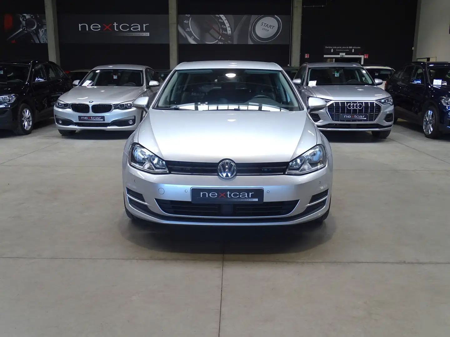 Volkswagen Golf 1.6TDi Trendline *NAVI-18"-CRUISE-PARKING AR* Zilver - 2