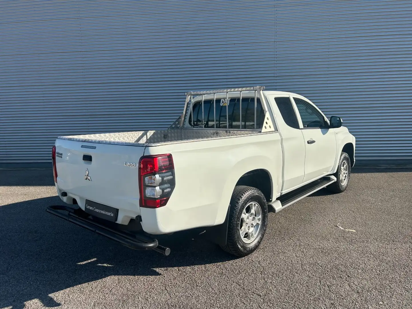 Mitsubishi L200 2.3 D Club Cab 4x4 Easy Select Invite Connect Weiß - 2