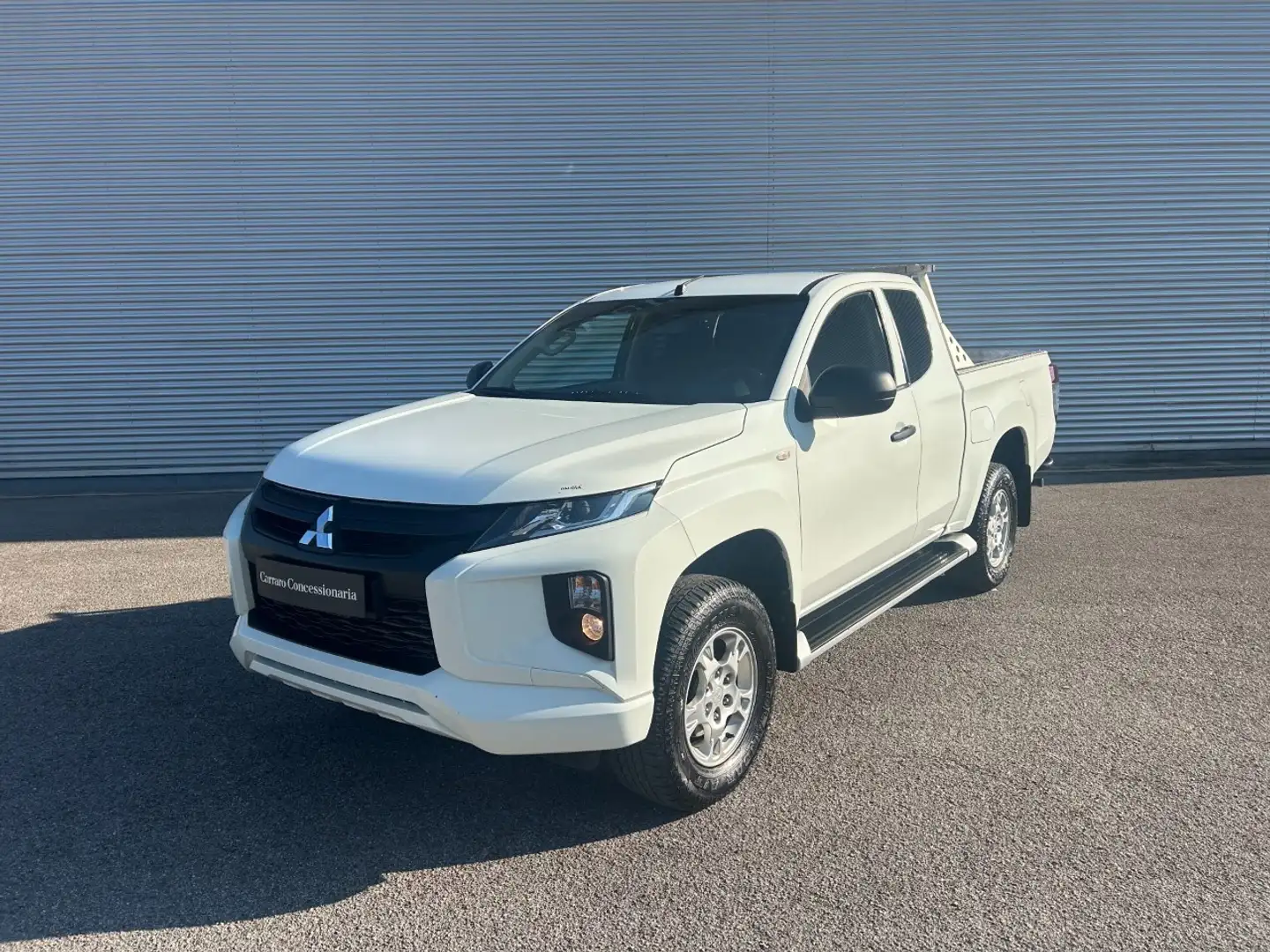 Mitsubishi L200 2.3 D Club Cab 4x4 Easy Select Invite Connect Weiß - 1