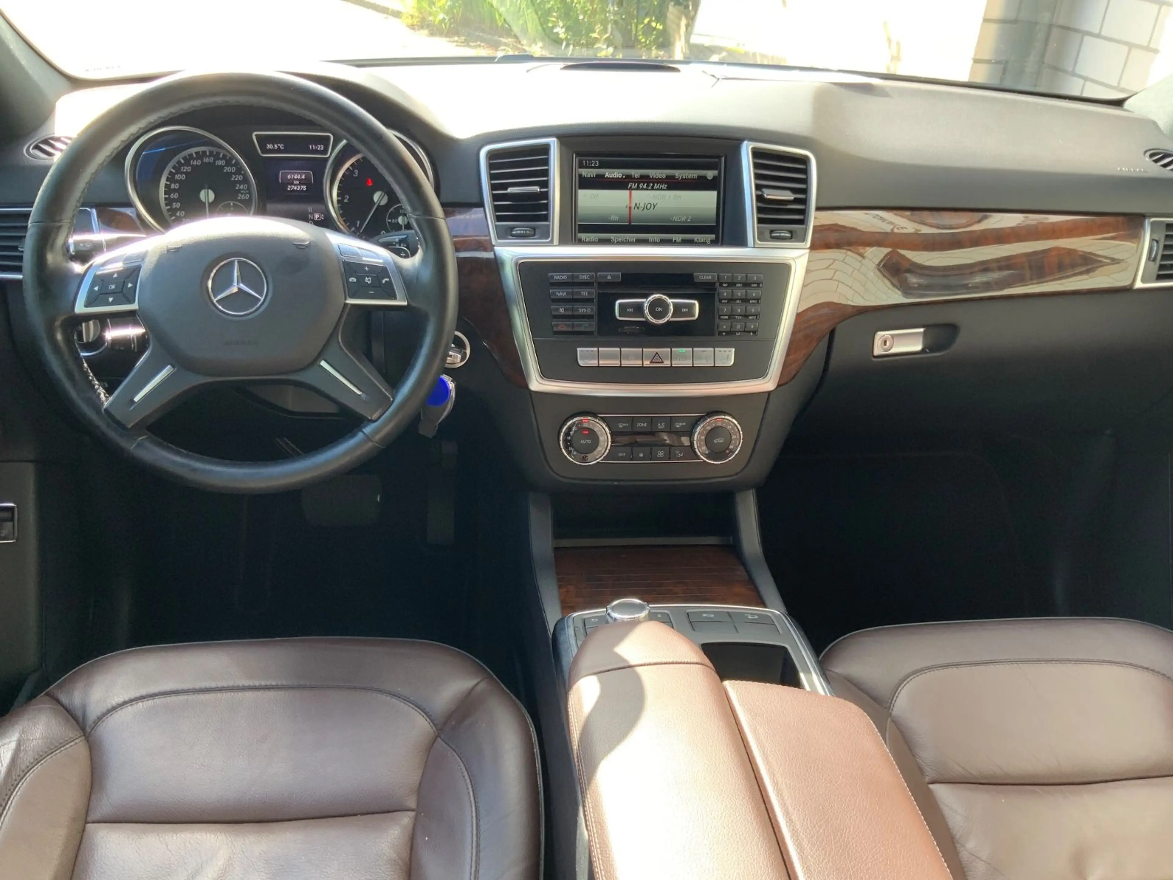 Mercedes-Benz ML 350 CDI BlueTec 4Matic Leder/DisT/AHK/Xen/Kam — photo 27