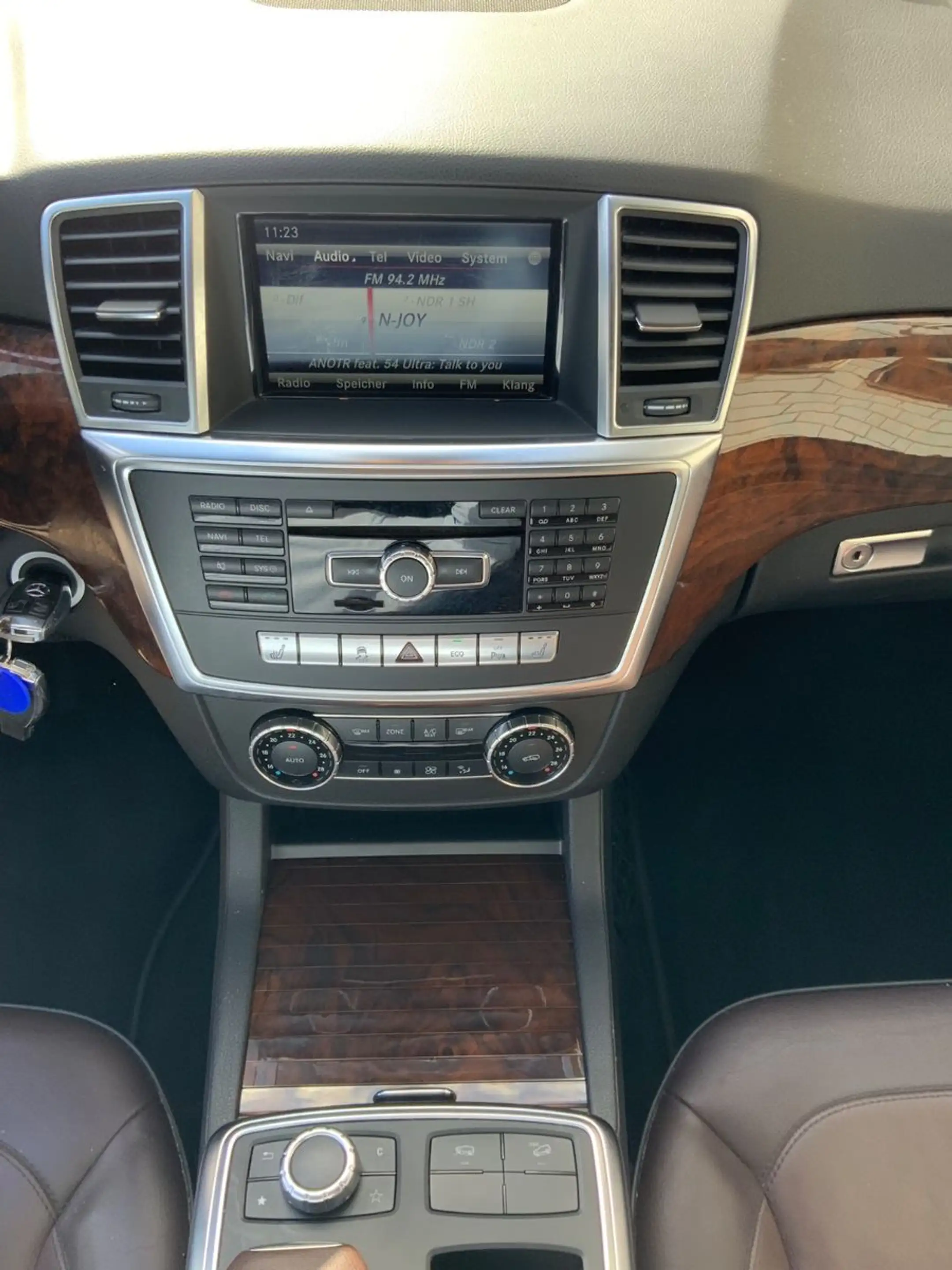 Mercedes-Benz ML 350 CDI BlueTec 4Matic Leder/DisT/AHK/Xen/Kam — photo 25