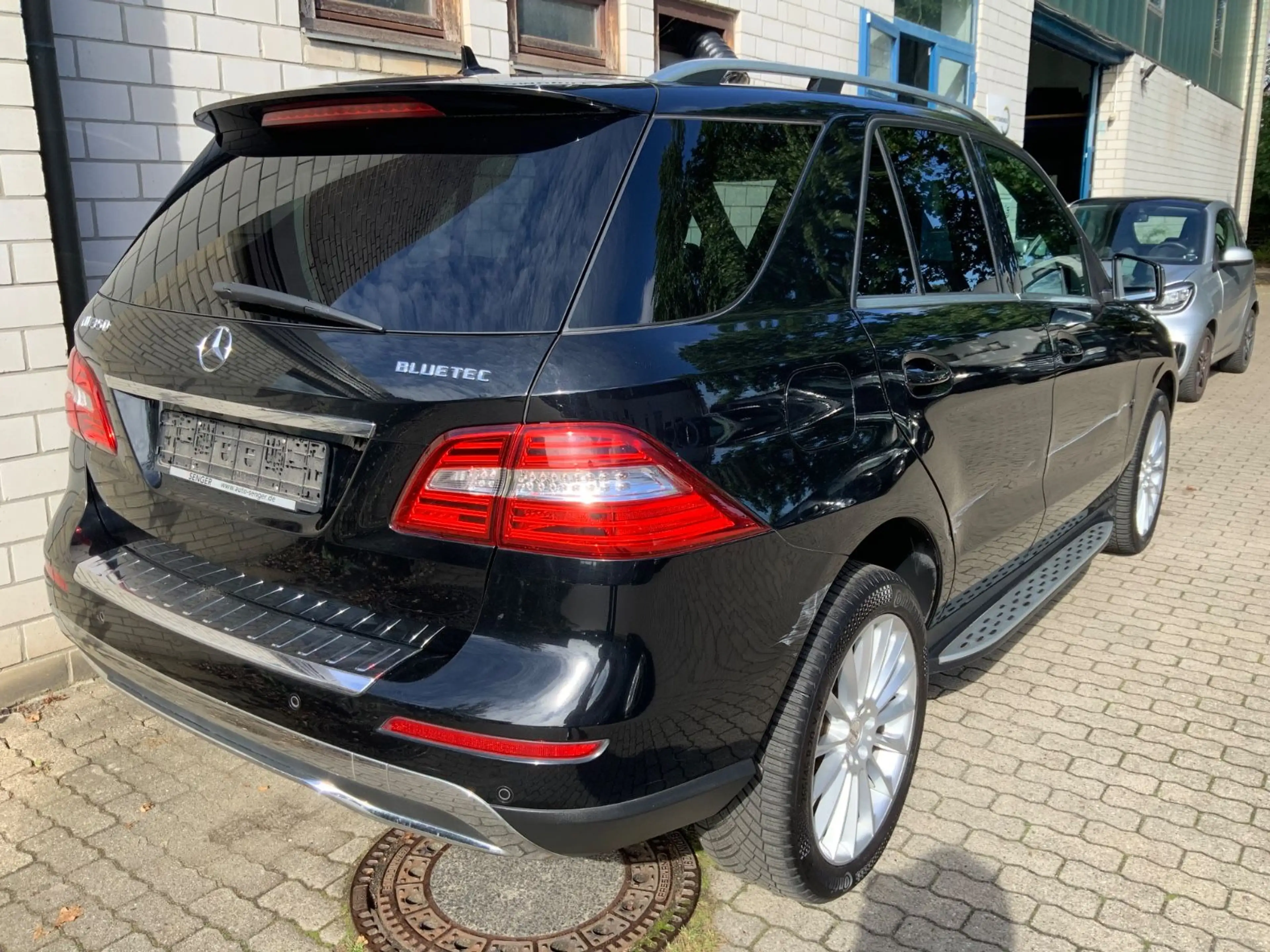 Mercedes-Benz ML 350 CDI BlueTec 4Matic Leder/DisT/AHK/Xen/Kam — photo 3