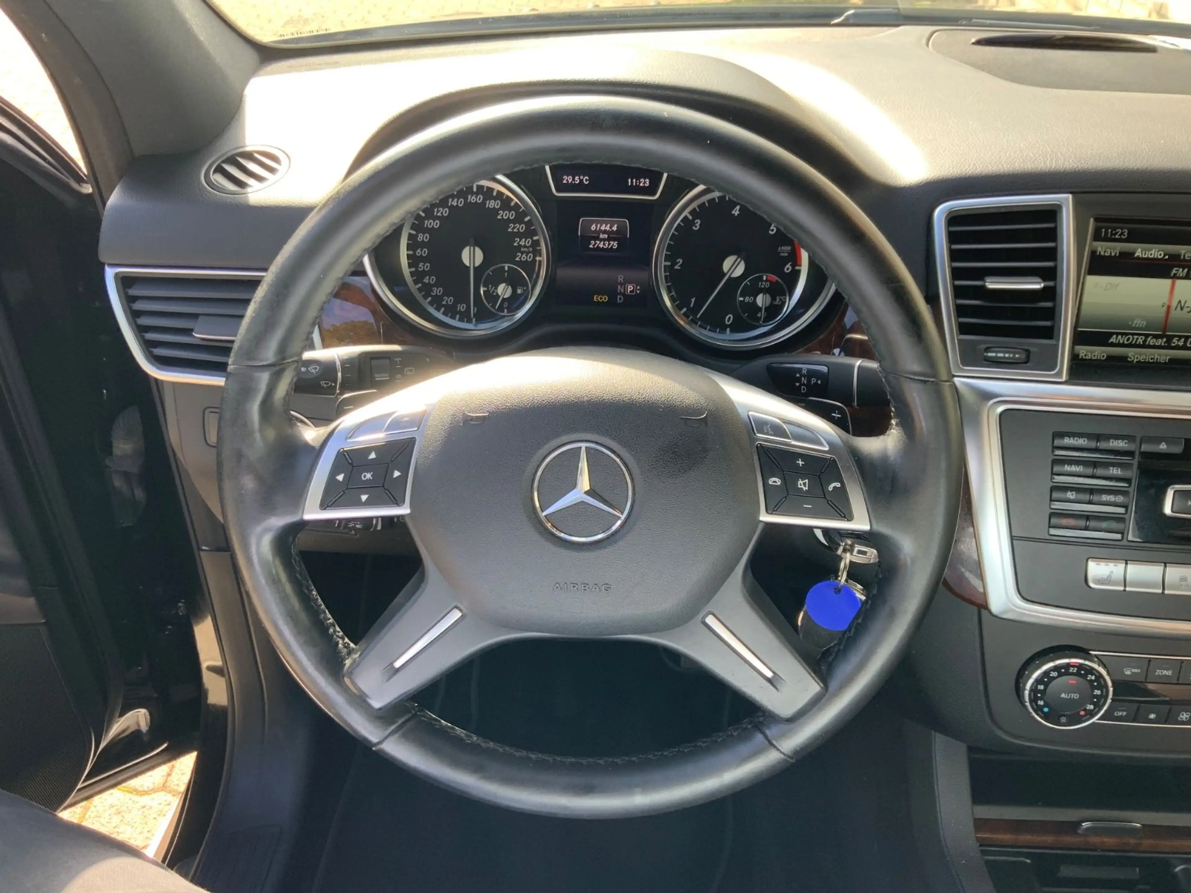 Mercedes-Benz ML 350 CDI BlueTec 4Matic Leder/DisT/AHK/Xen/Kam — photo 22