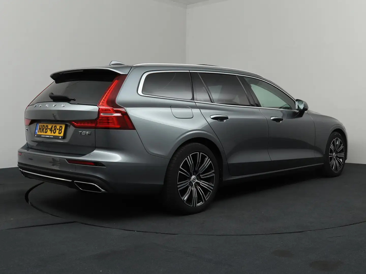 Volvo V60 2.0 T8 Recharge AWD Inscription Prachtige zeer com Grigio - 2