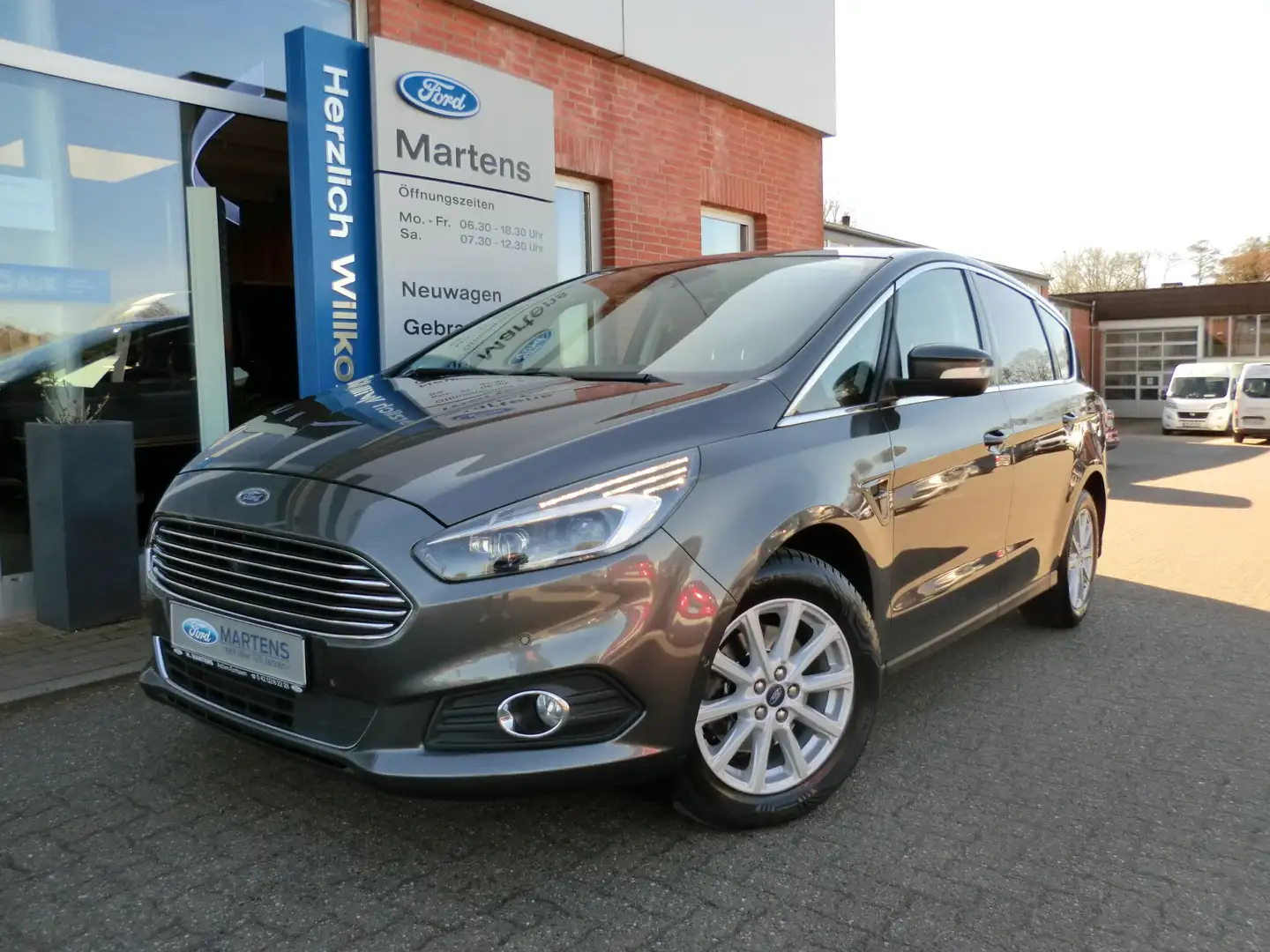 Ford S-Max Titanium 2,0 EcoBoost 240 PS Automatik | Memory-S. Gris - 1