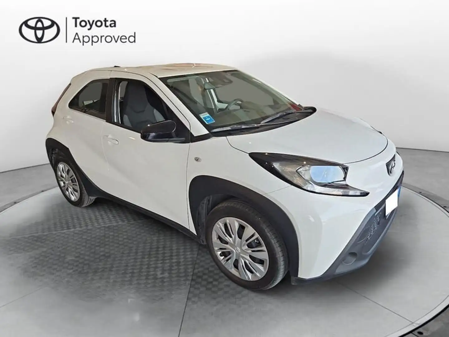 Toyota Aygo X 1.0 VVT-i 72 CV 5 porte Active S-CVT Bianco - 1