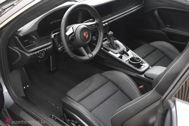 Porsche 911 view 11