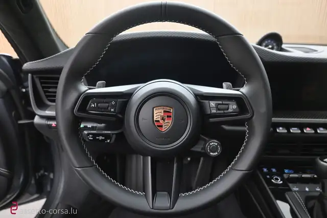 Porsche 911 view 12