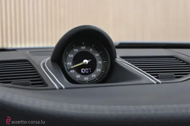 Porsche 911 view 15