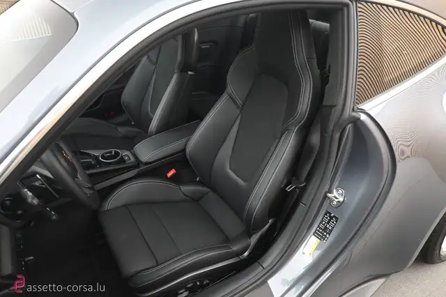 Porsche 911 view 9