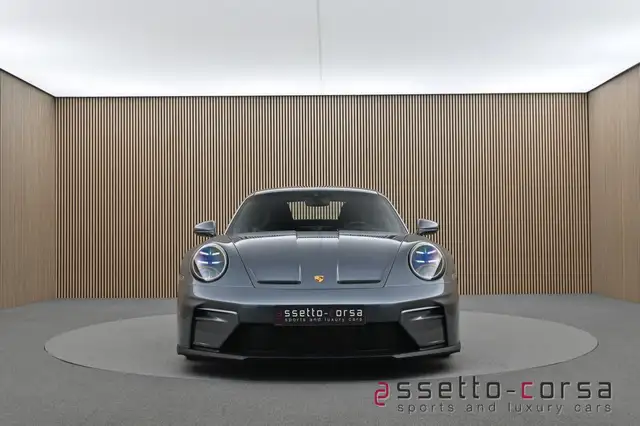 Porsche 911 view 7