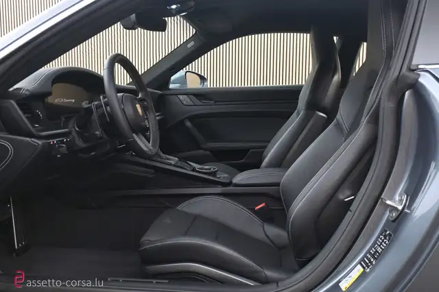Porsche 911 view 10