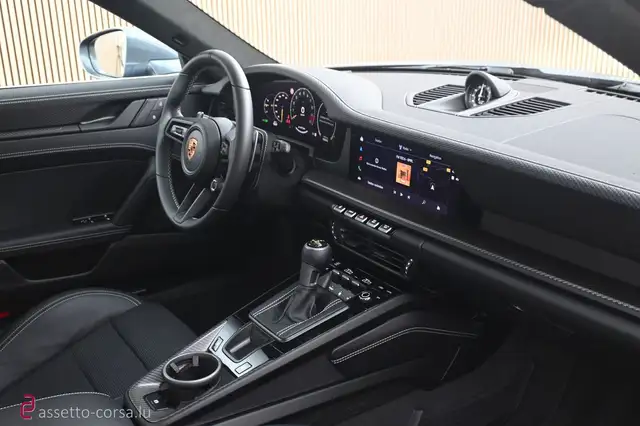 Porsche 911 view 14