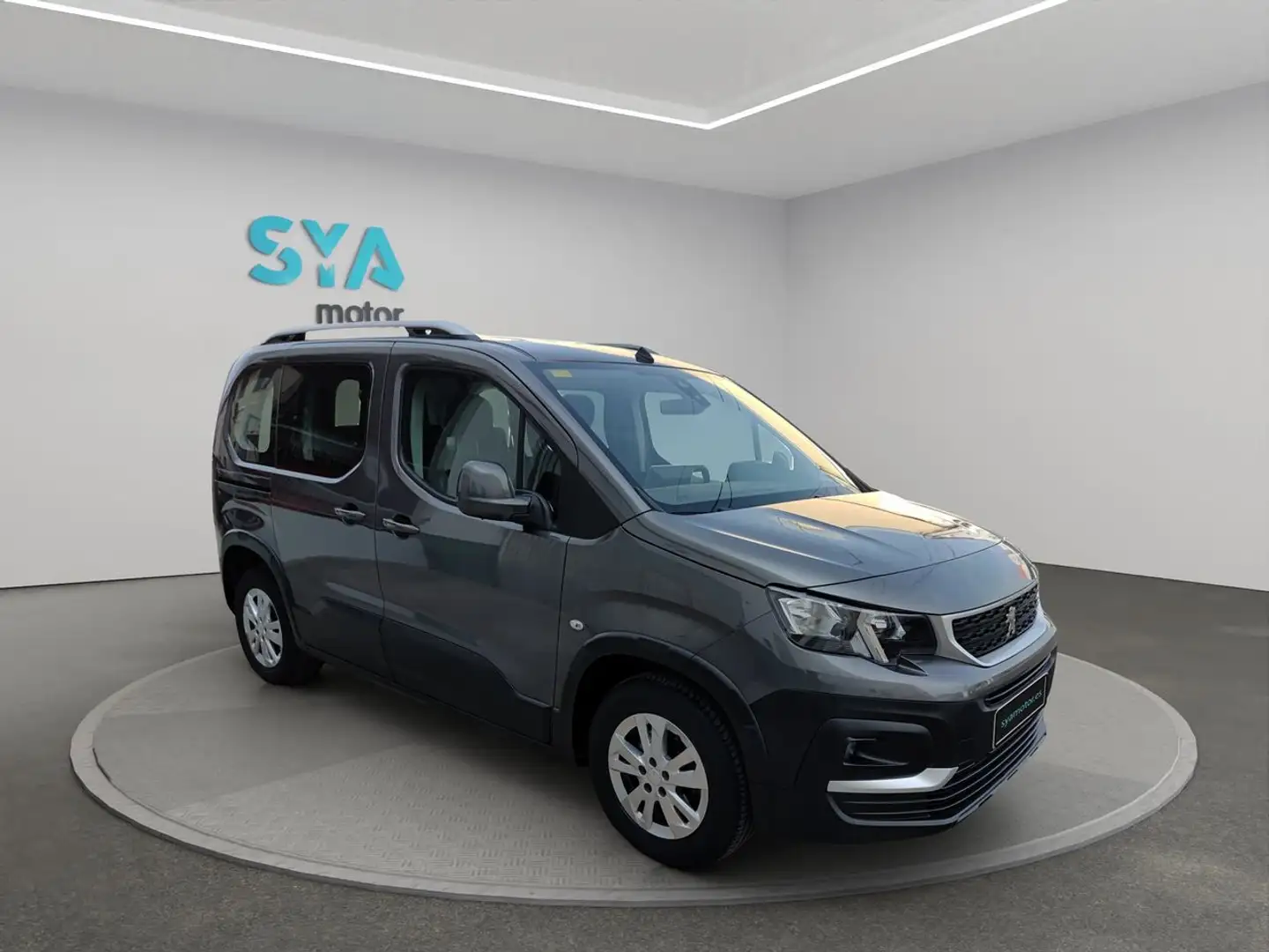 Peugeot Rifter 1.2 PureTech S&S Standard Active 110 Gris - 1