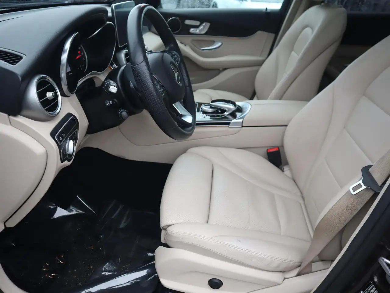 Mercedes-Benz GLC снимка Mercedes-Benz GLC
