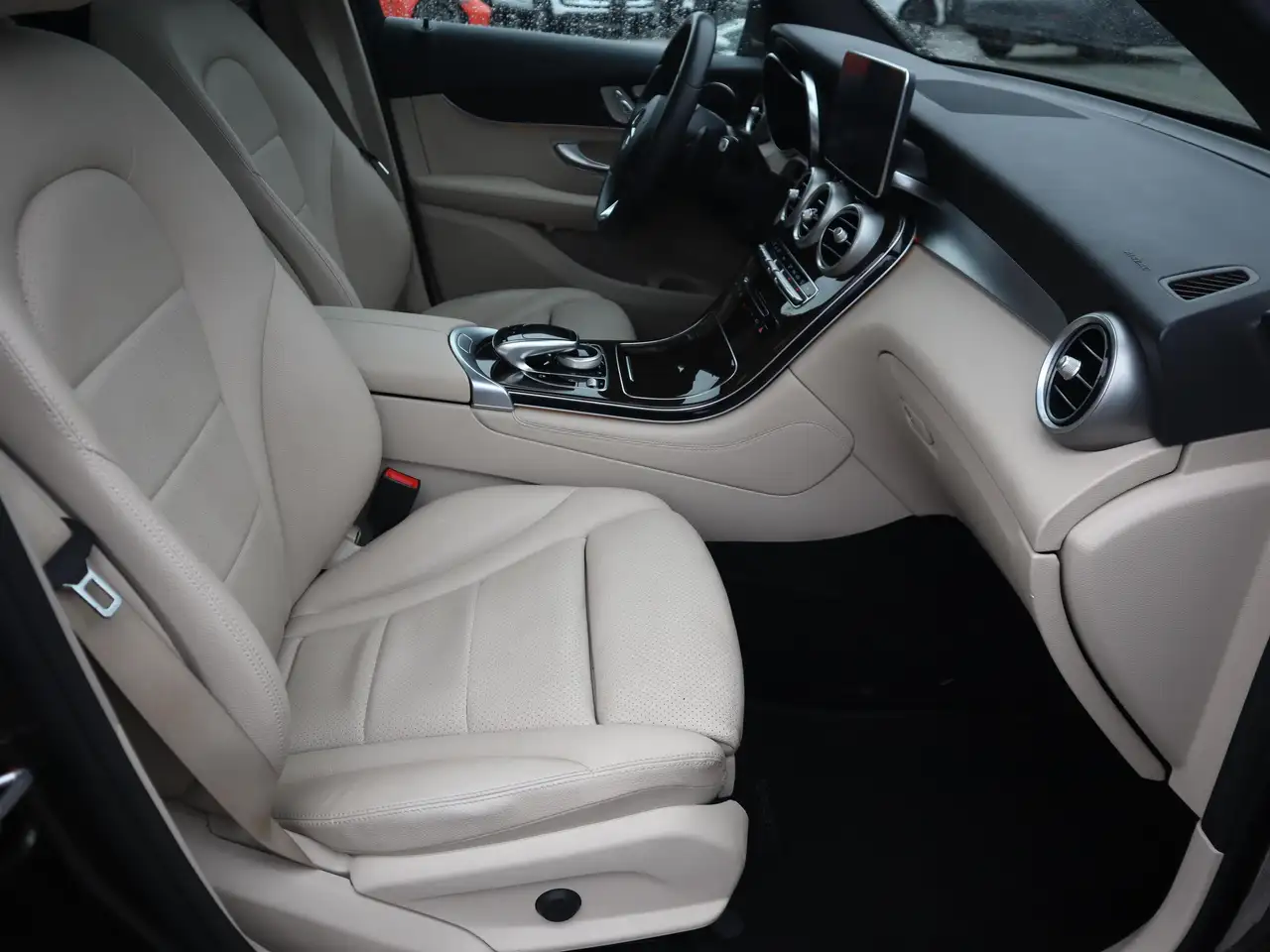 Mercedes-Benz GLC снимка Mercedes-Benz GLC