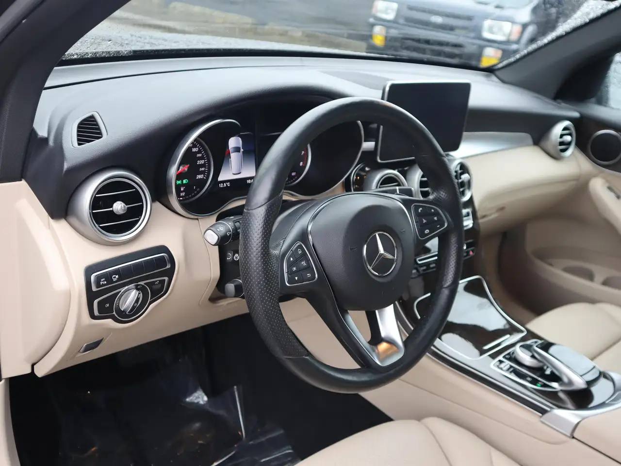 Mercedes-Benz GLC снимка Mercedes-Benz GLC
