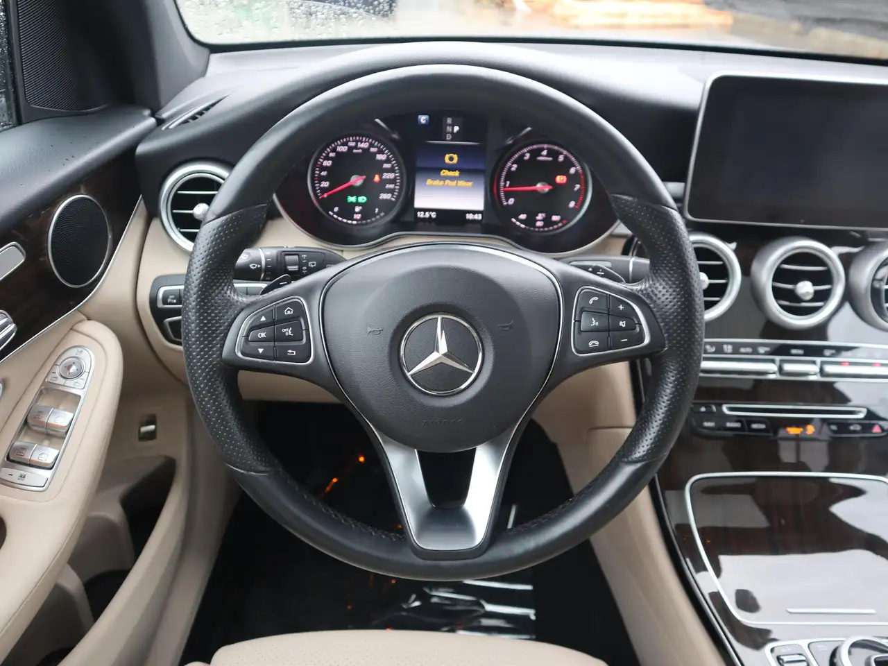 Mercedes-Benz GLC снимка Mercedes-Benz GLC