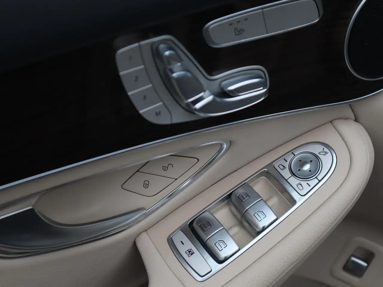 Mercedes-Benz GLC снимка Mercedes-Benz GLC