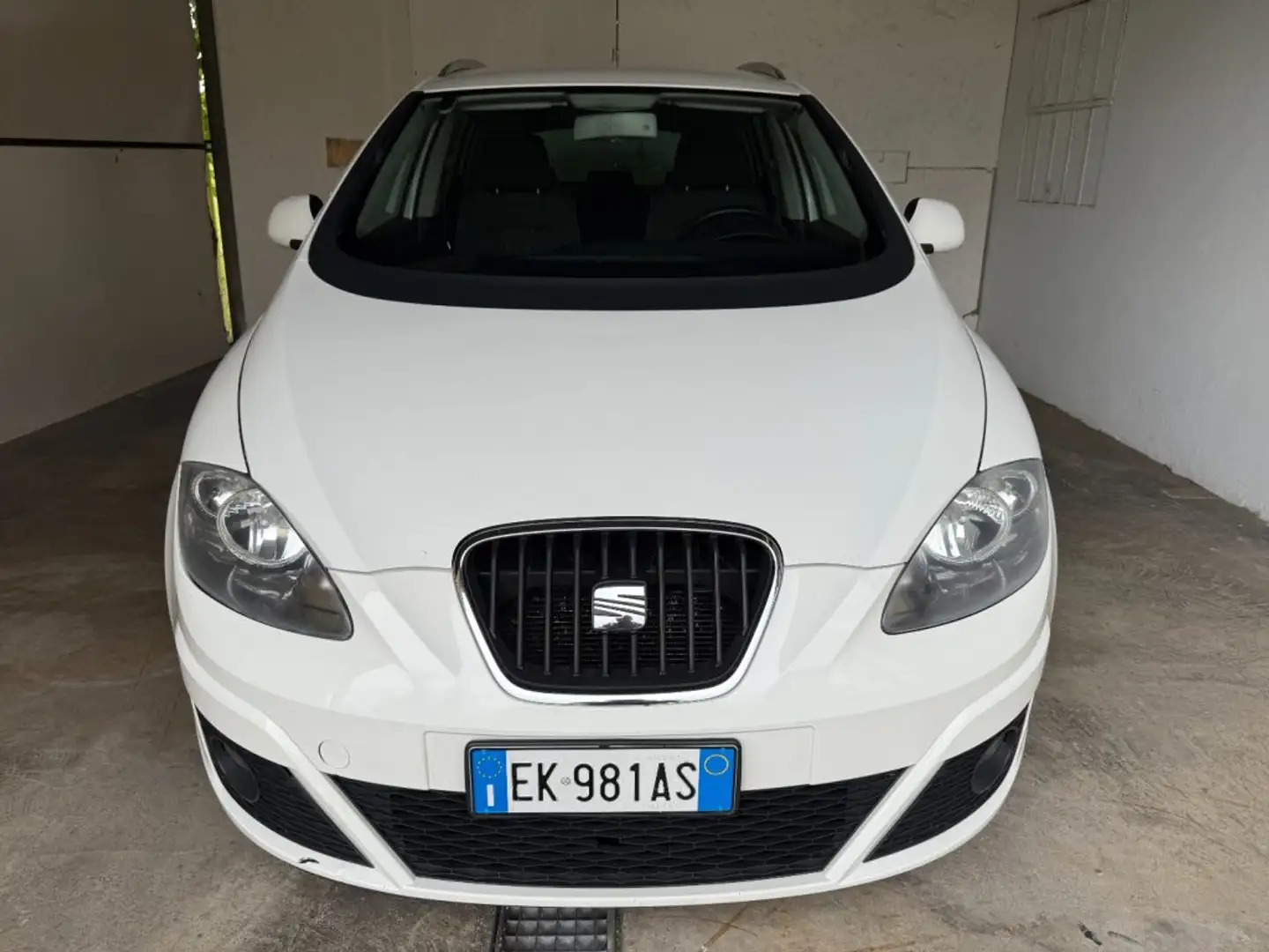 SEAT Altea XL 1.6 TDI 105 CV CR DPF DSG Style Fehér - 2