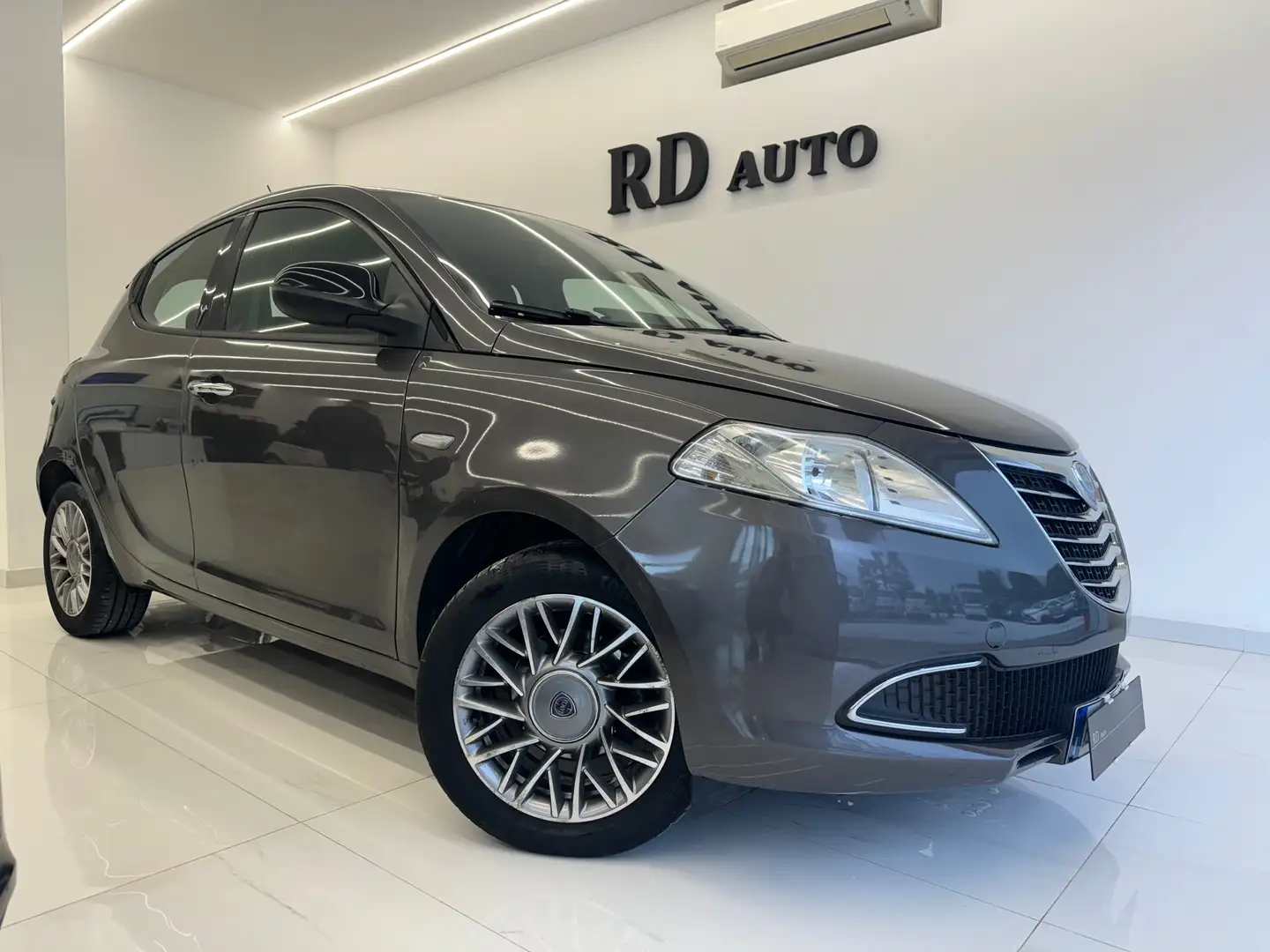 Lancia Ypsilon 1.2 8v Gold s&s 69cv okneopatentati Grigio - 1