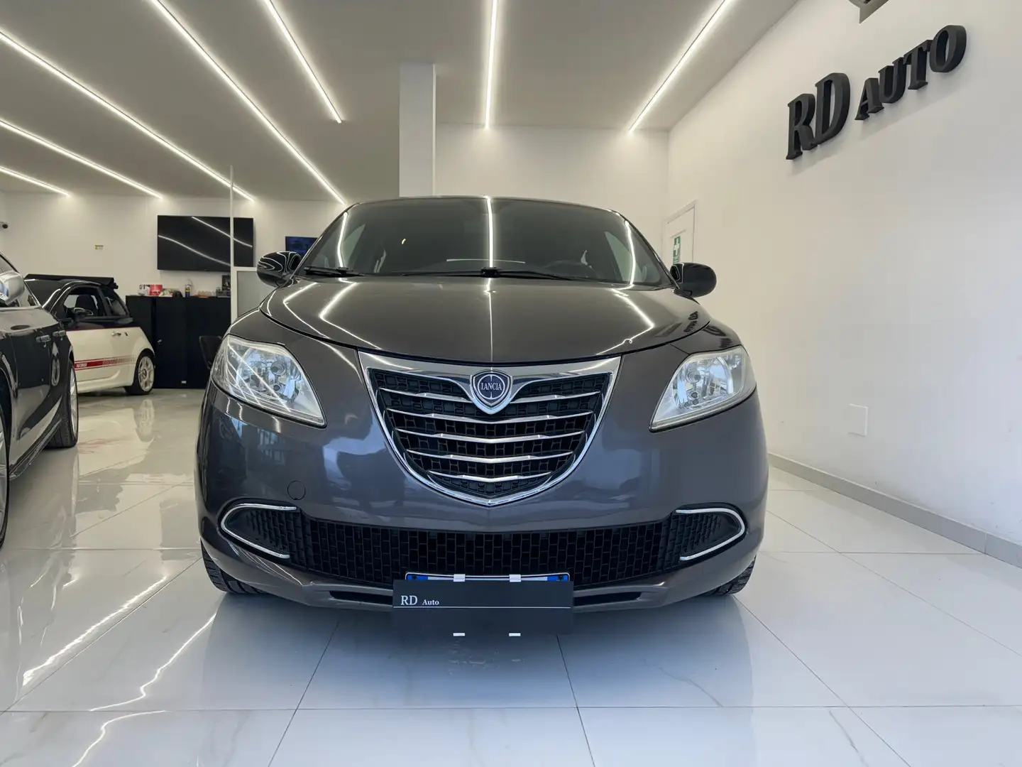 Lancia Ypsilon 1.2 8v Gold s&s 69cv okneopatentati Grigio - 2