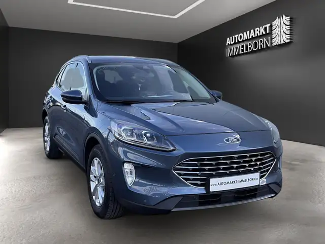 Ford Kuga view 3