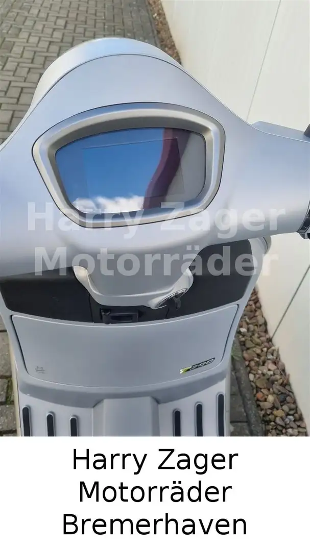 Vespa GTS 300 Super Tech RST lieferbar Srebrny - 2