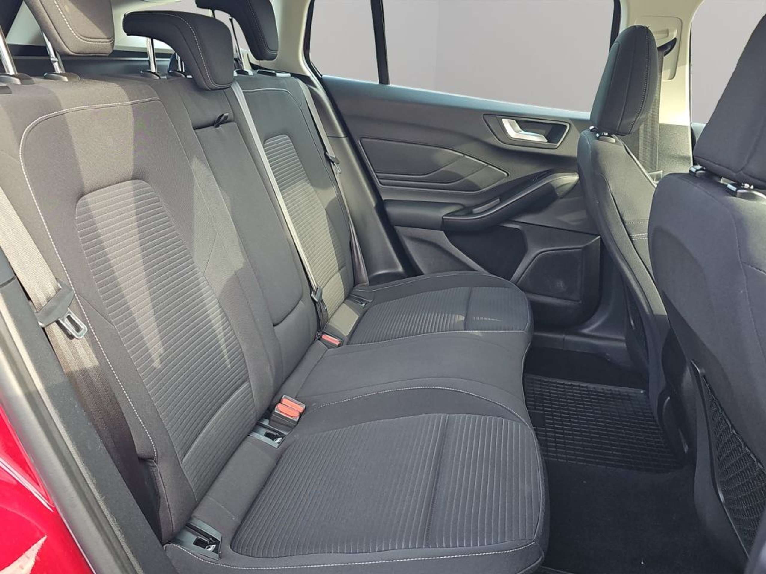 Fahrzeugabbildung Ford Focus EcoBoost Turnier 1.0  *Start-Stopp-System *Winter - mit KI generiert/bearbeitet