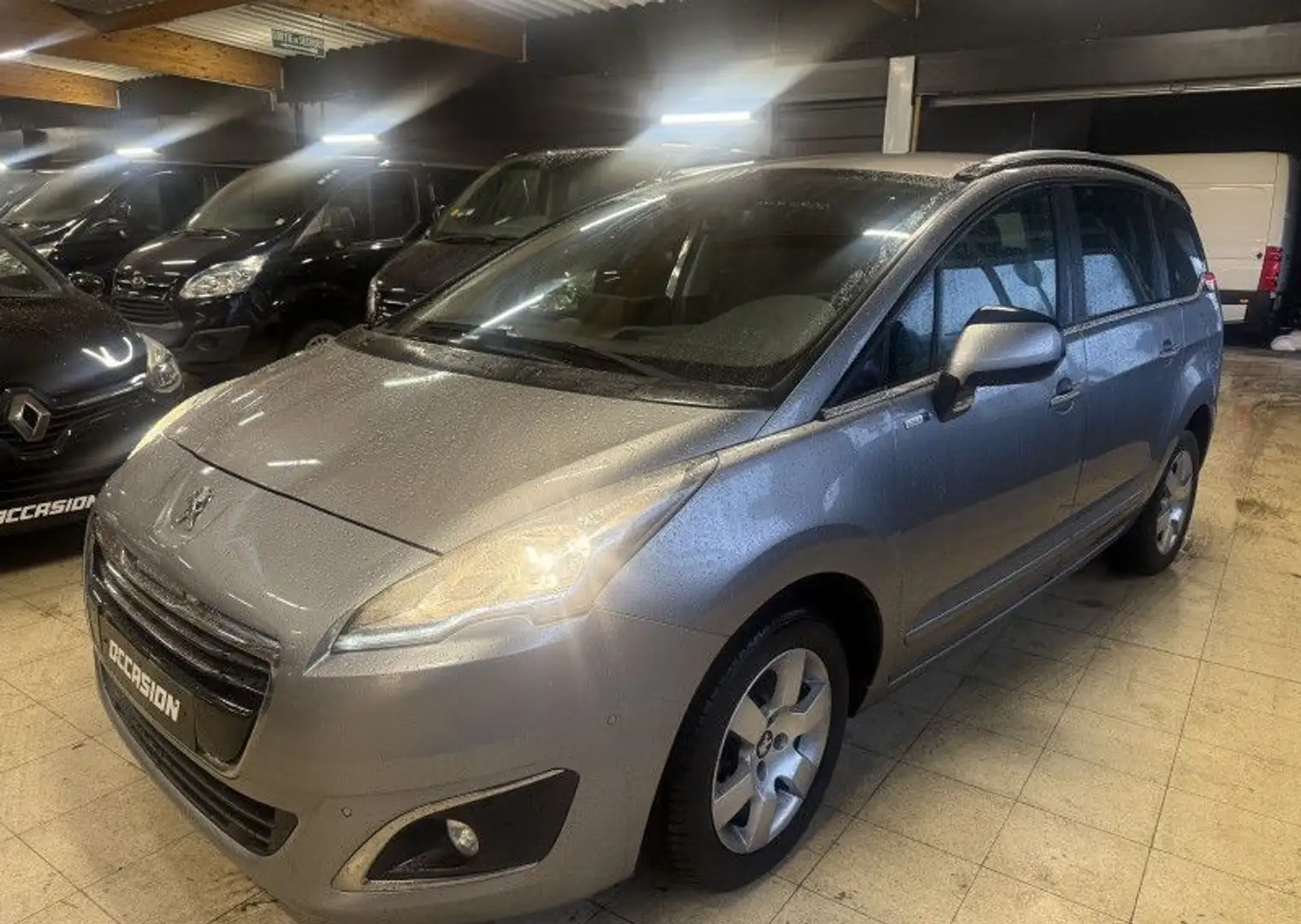 Peugeot 5008 1.6 BLUEHDI 120CH STYLE II S&S Gris - 1