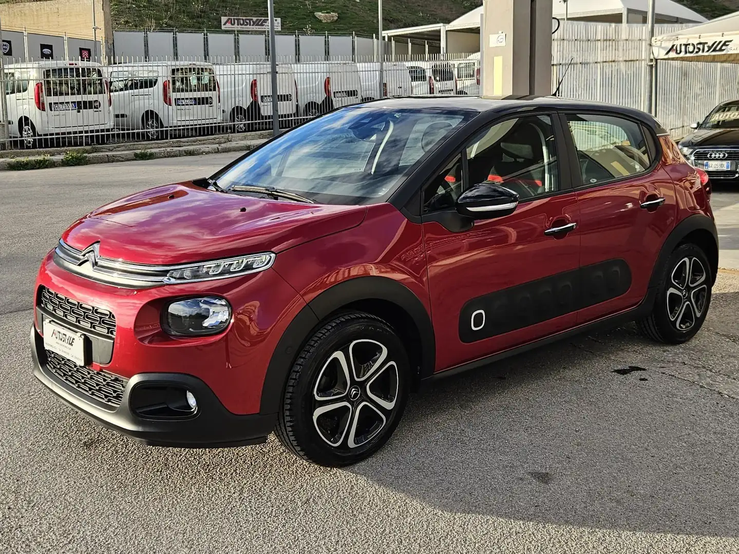 Citroen C3 C3 1.5 bluehdi Shine Pack Rosso - 2