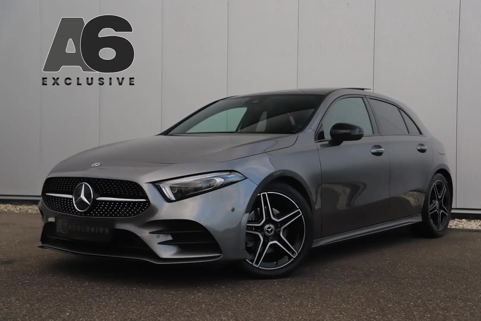 Mercedes-Benz A 180 AMG Night Pakket Automaat Panoramadak Sfeerverlich Grijs - 1