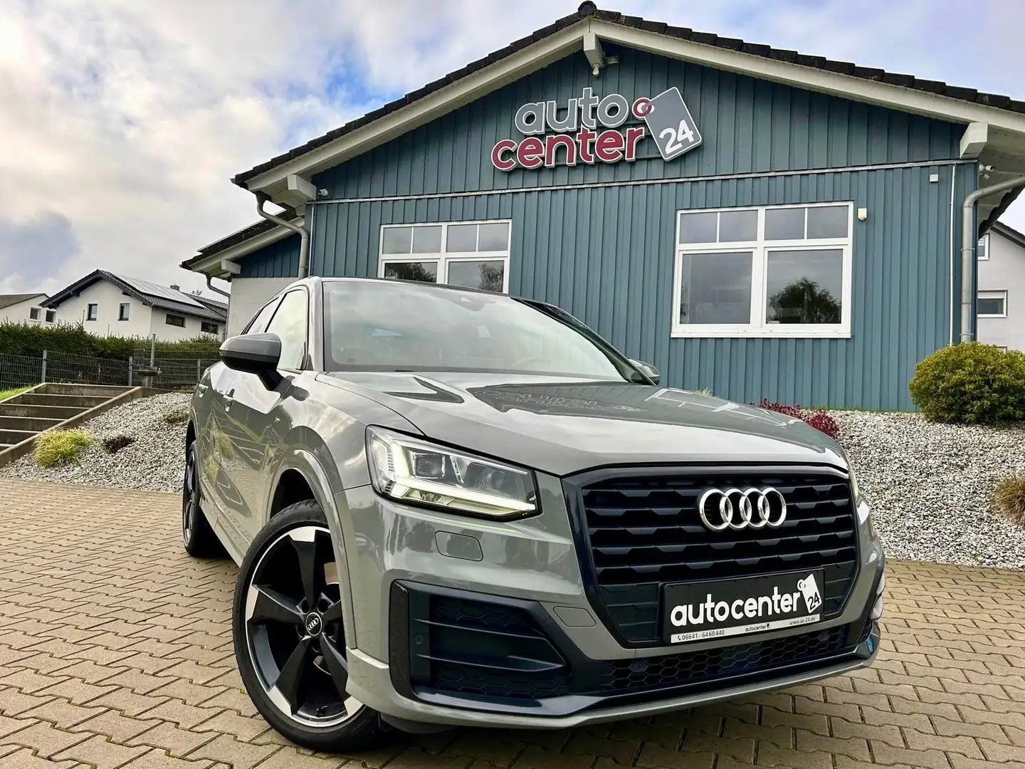 Audi Q2 35 TFSI°S Line°DSG°AHK°Leder°19 Zoll°LED° Grau - 1