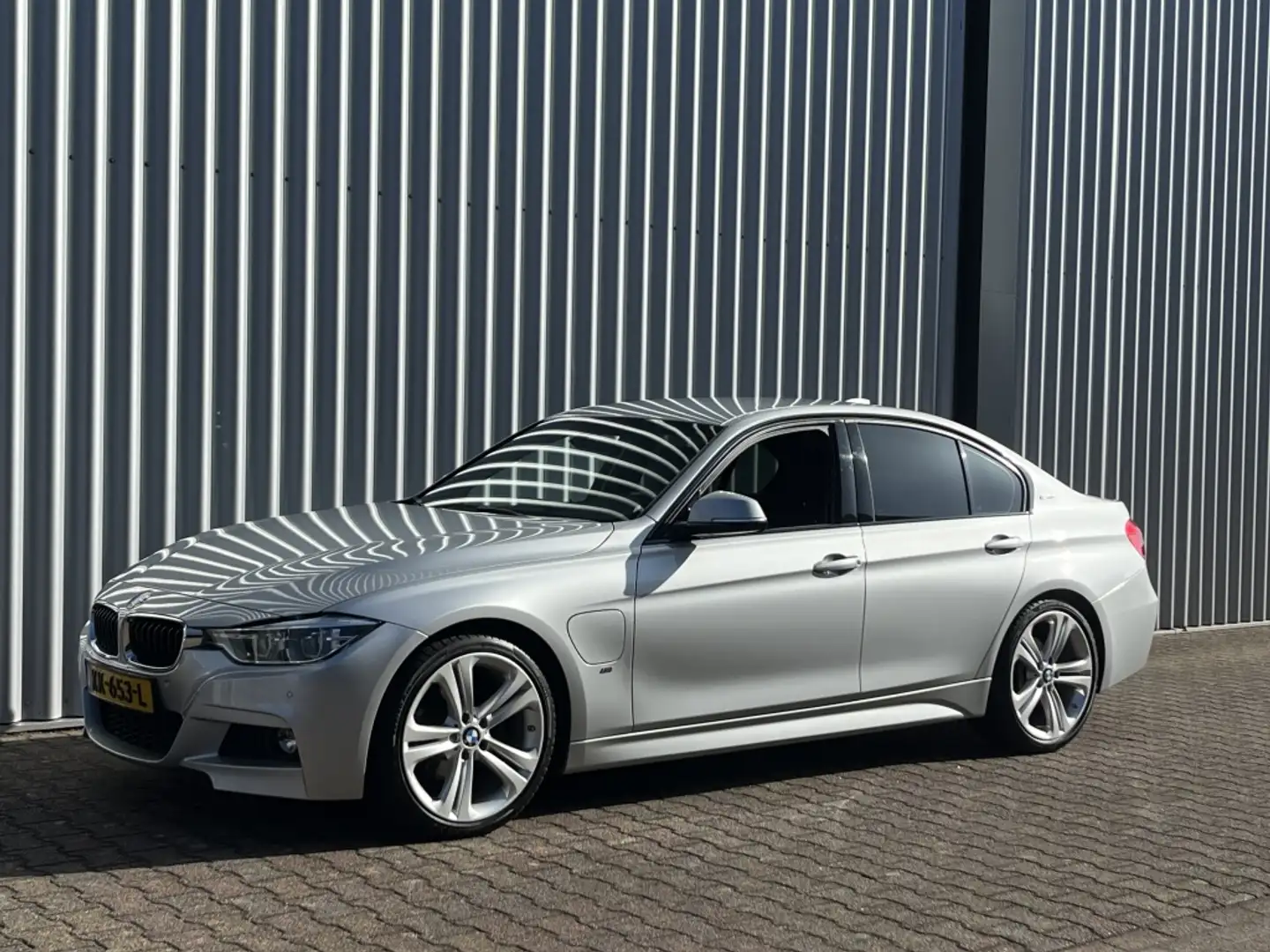 BMW 330 3-serie 330e Cent. Exec. M-Sport | Navigatie | Cru Grijs - 2