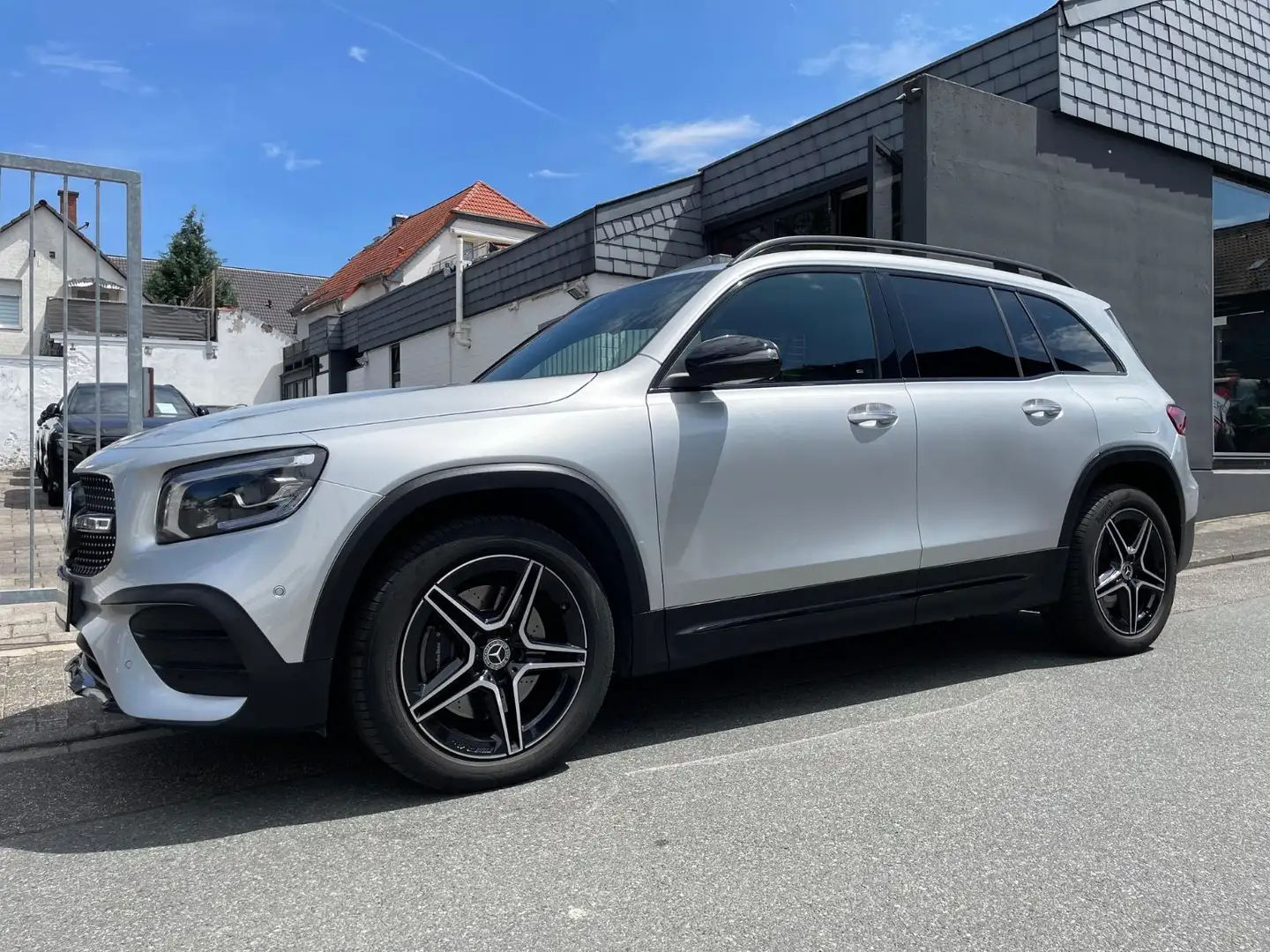 Mercedes-Benz GLB 220 d AMG+MBUX+DISTR+MBEAM+NIGHT+KAMERA+AHK Argent - 1