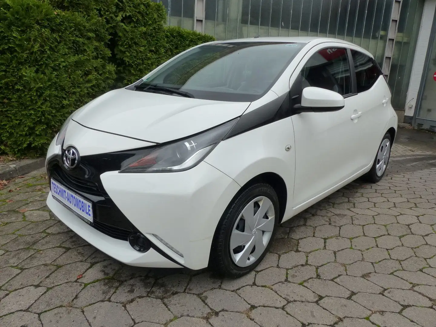 Toyota Aygo AYGO x-play Automatik/Klima/Bluetooth Weiß - 2