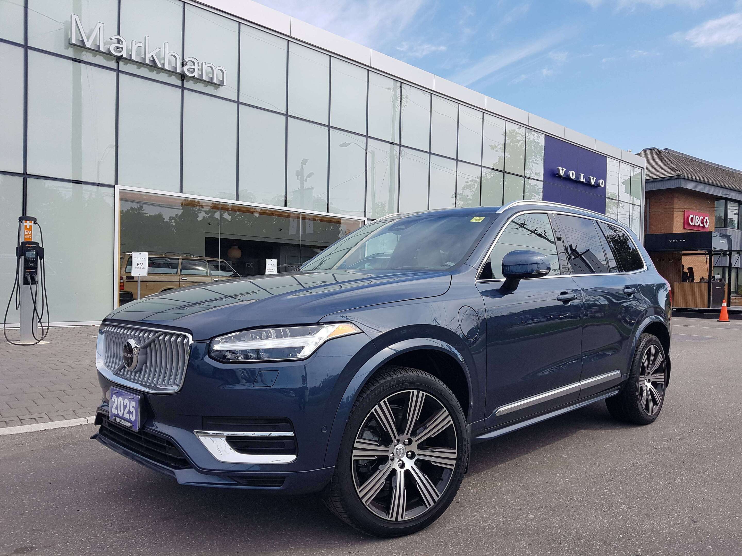 2025 Volvo XC90 T8 AWD Ultra Bright Theme 7-Seater