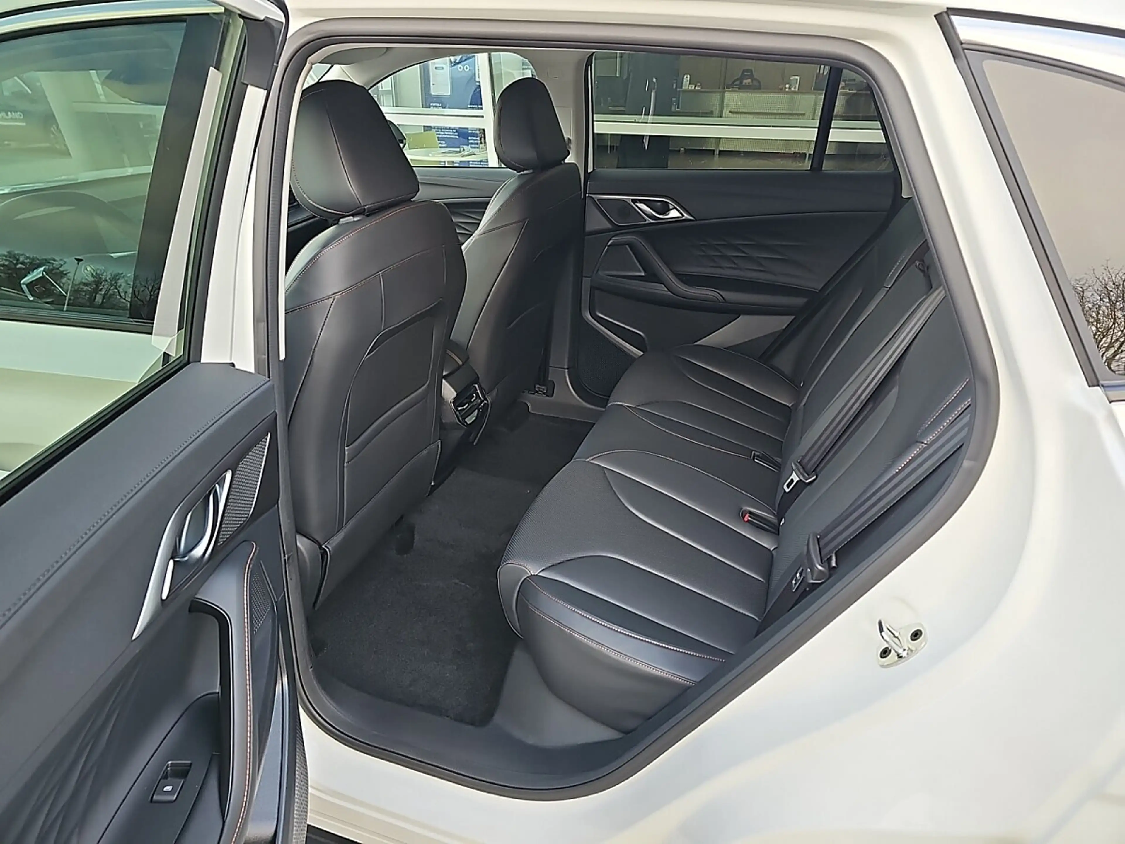 MG HS PHEV+ Luxury 21,4kWh Aut. *Winterkompletträder ... — photo 11