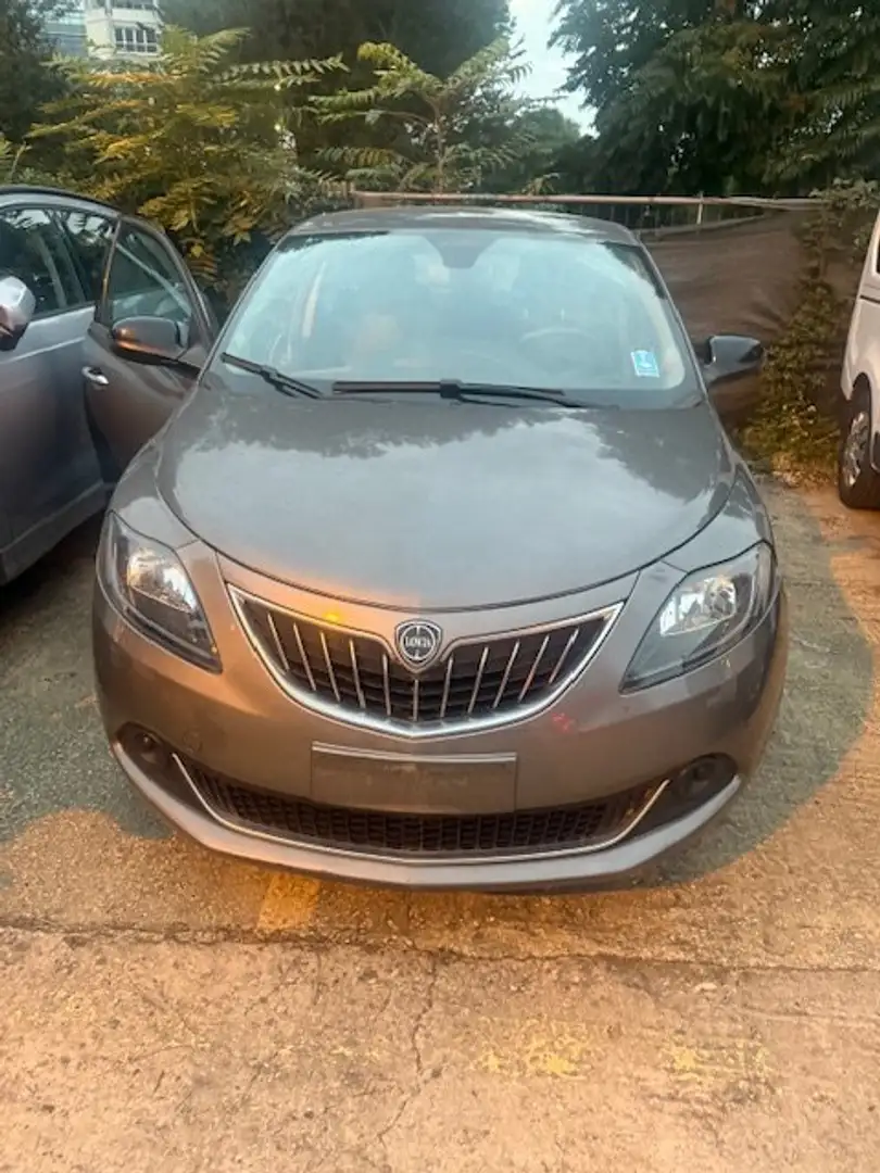 Lancia Ypsilon 1.0 firefly hybrid Silver s&s 70cv Grigio - 1