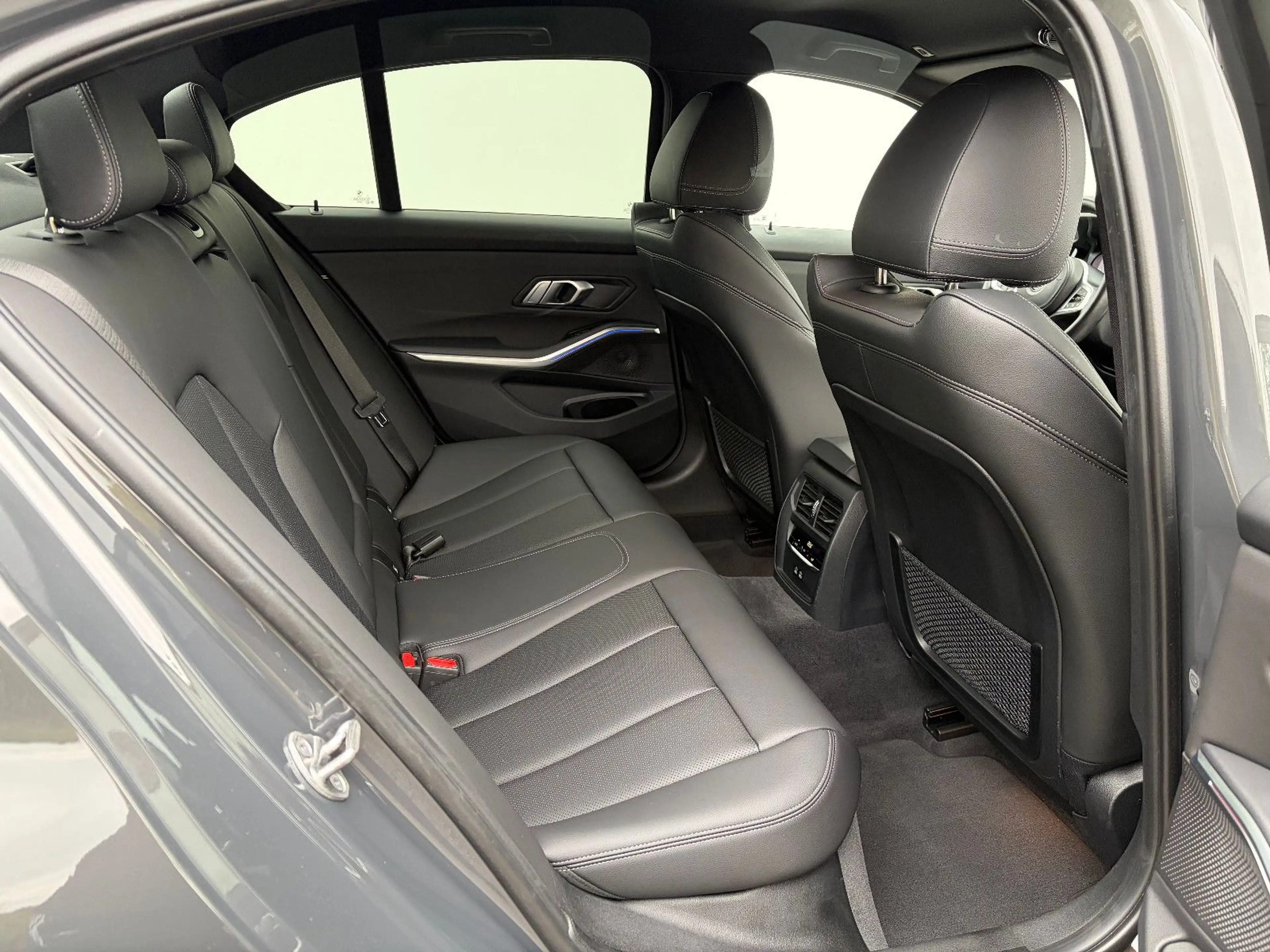BMW 330 d ///M-SPORT*SHADOW LINE*1.HAND*DRAVIT GRAU* — photo 21