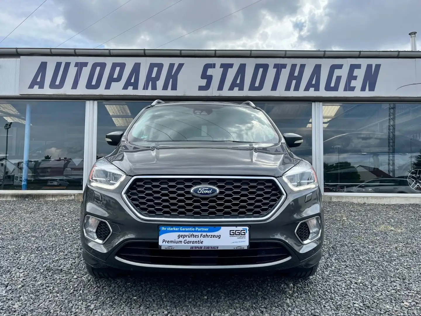 Ford Kuga Vignale 4x4 Automatik AHK/PANO/LEDER/KAMERA - 2