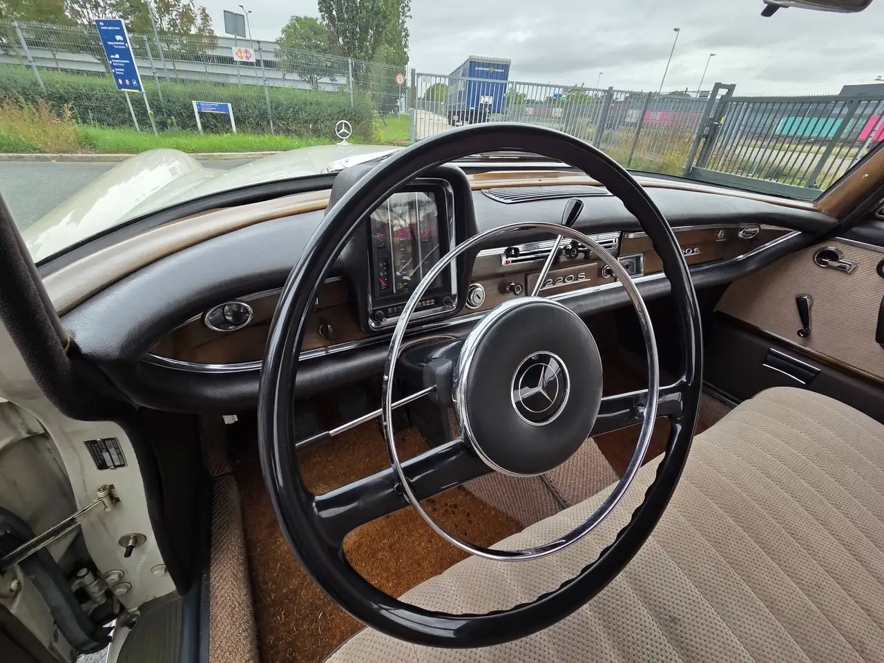 Mercedes-Benz E 220 undefined, foto 12